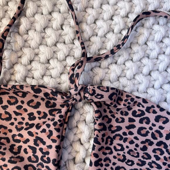 Skatie• ‘Sophie’ Bikini Top in HOUSTON - Picture 6 of 15